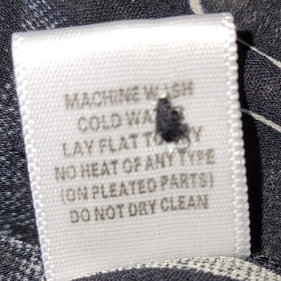 Lindi Black & White Abstract Accordion Pleat Tunic Semi Sheer Top Women's Size S - Picture 13 of 15